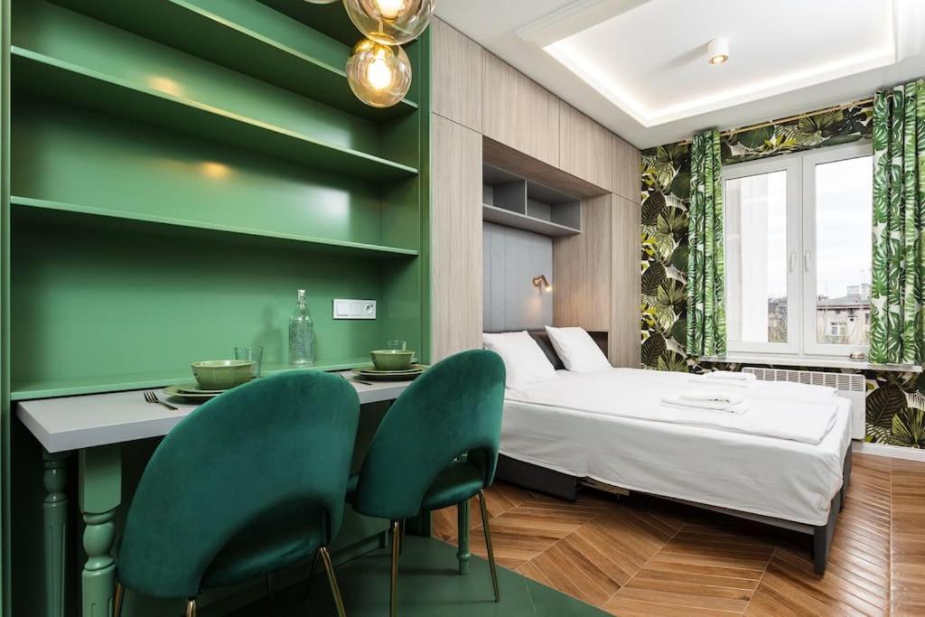 Verdant Oasis - Old Town Studio - By Upstairs Cracovie Extérieur photo